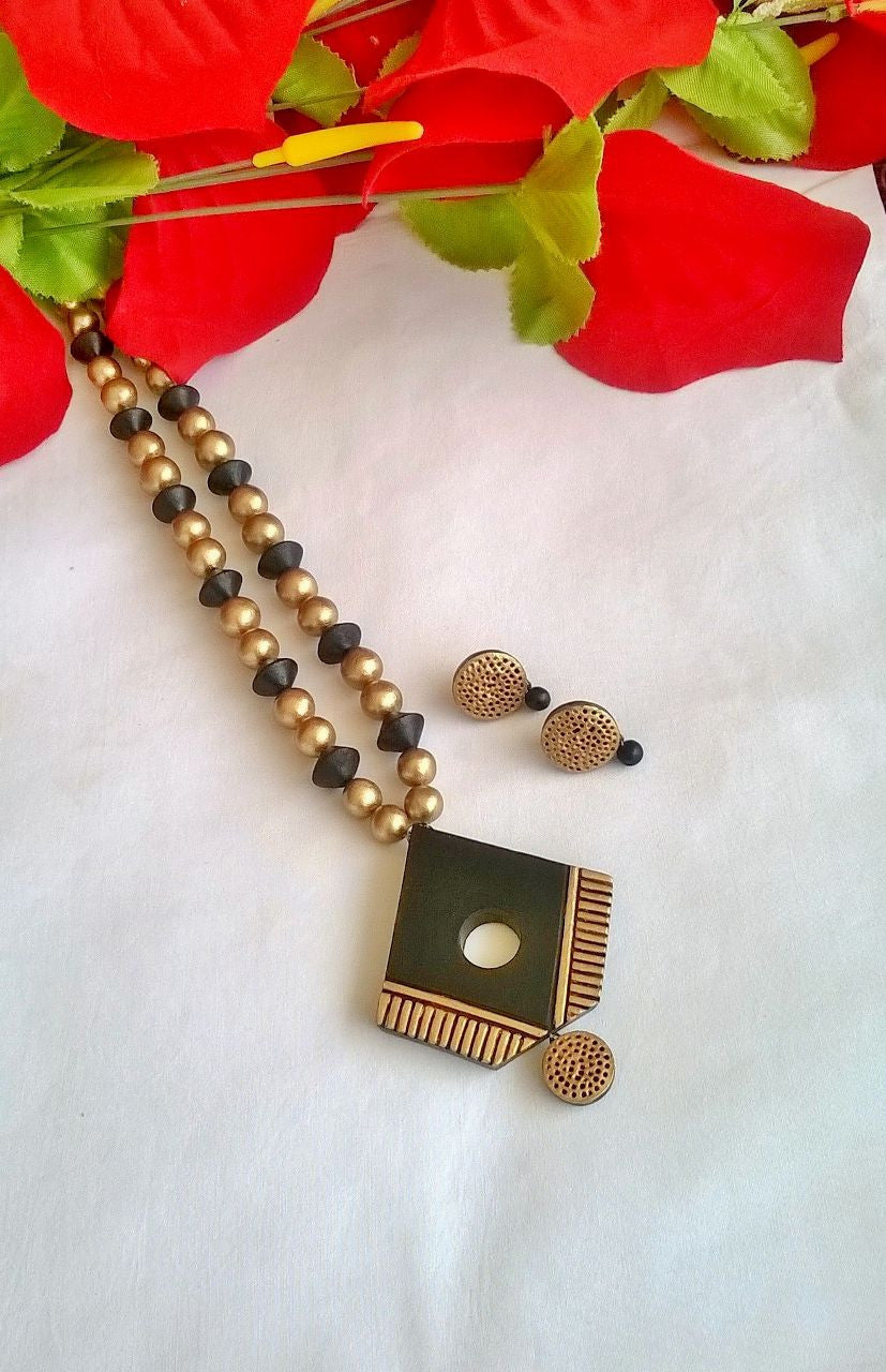 Black Pentagon Terracotta Jewellery Set