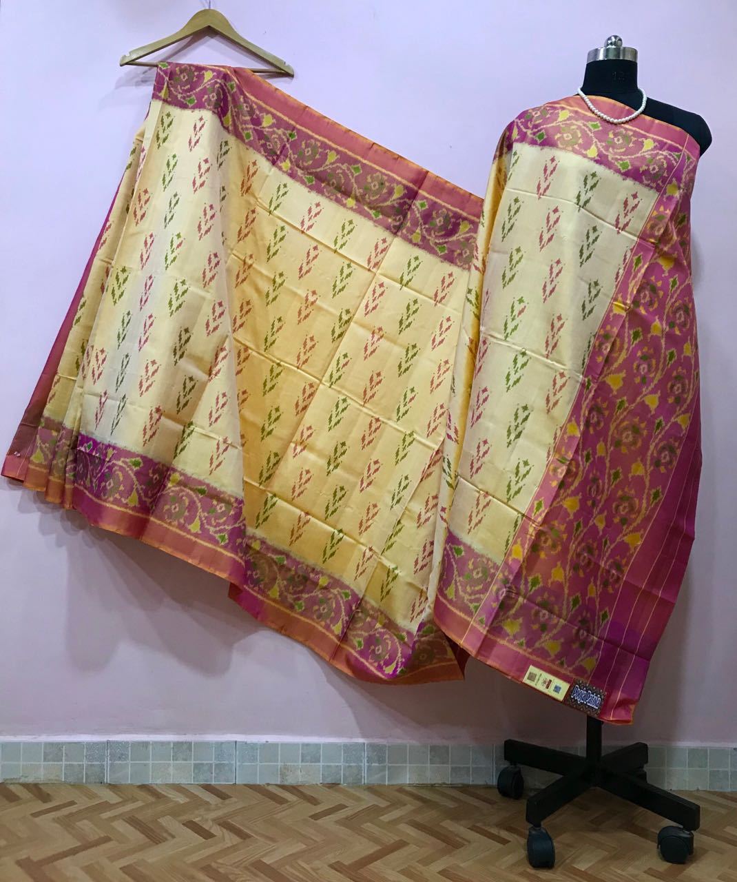 Cream Shaded Floral Baby Pink Pallu Patola Silk Saree-PPSRE-038