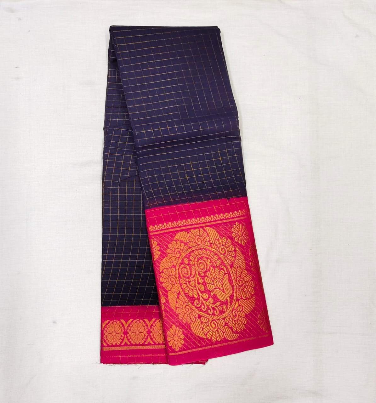 Darkblue with Red Madurai Sungudi Saree with Large Border