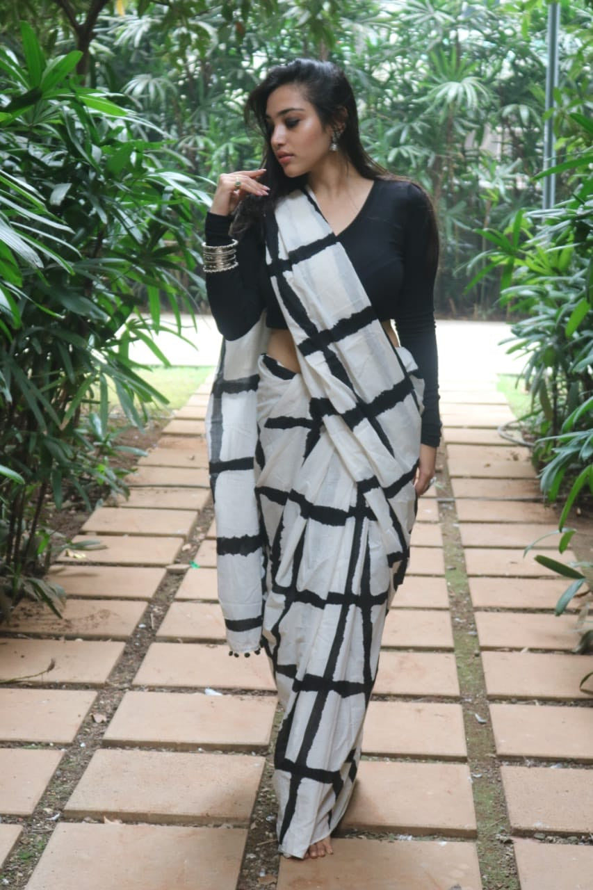 Monochrome Checkered Soft Cotton Saree-TCS003