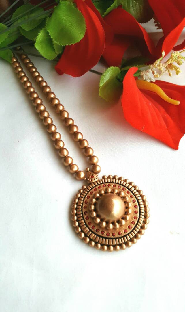 Golden Rounded Pendant Terracotta Jewellery Set