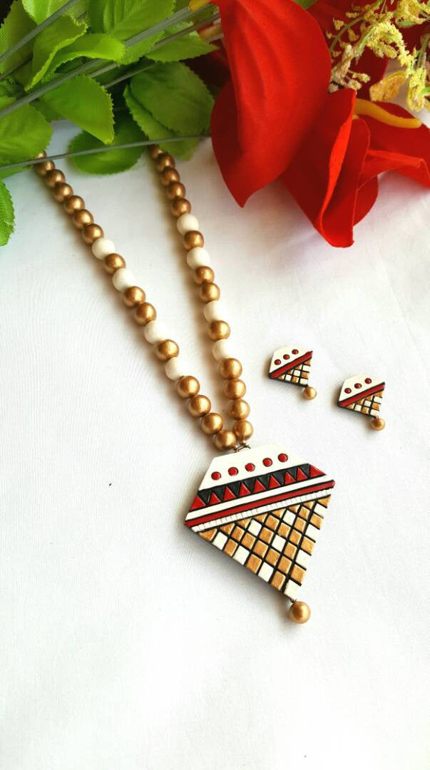 Golden White and Red Triangular Pendant Terracotta Jewellery Set