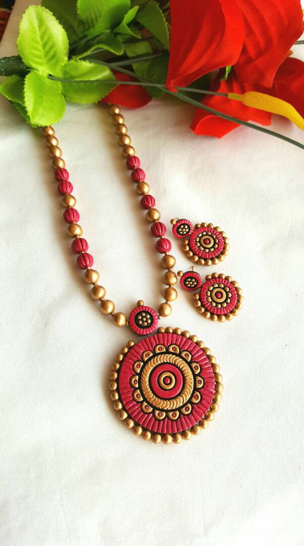 Golden and RoseBerry Rounded Pendant Terracotta Jewellery Set