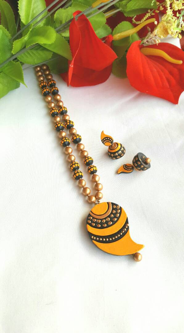 Golden and Yellow Mango Pendant Terracotta Jewellery Set