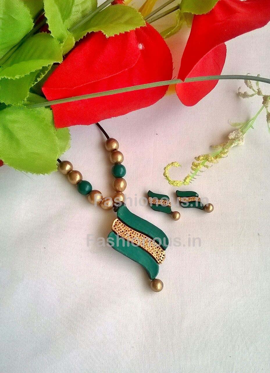 Green S-Shaped Terracotta Pendant Set-TJS-038