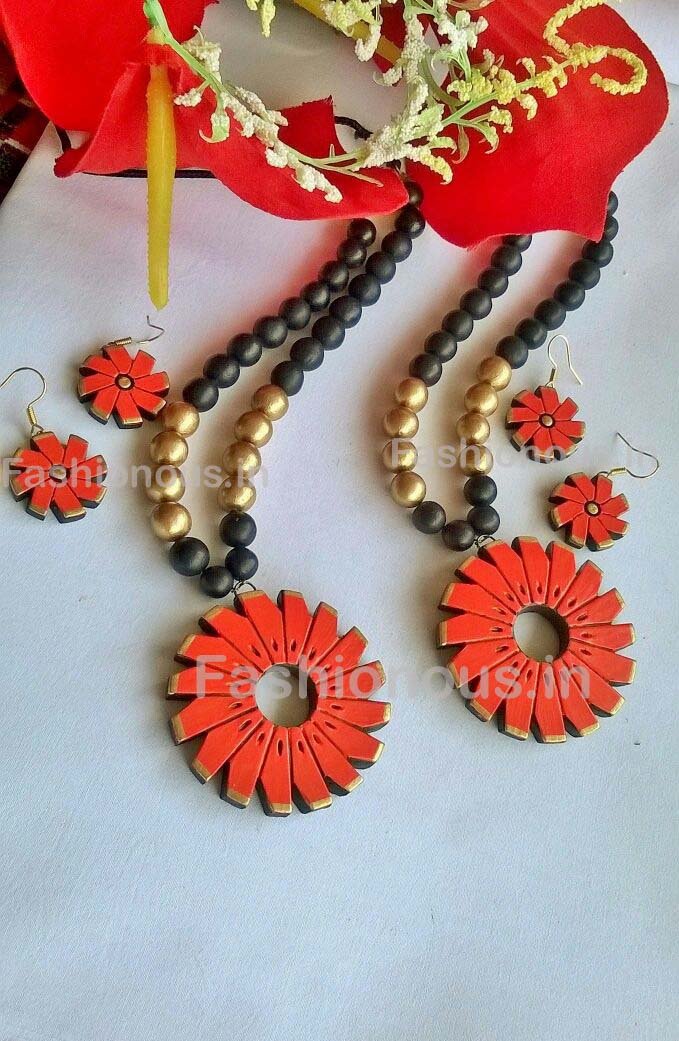Orange Floral Shaped Terracotta Pendant Set-TJS-058