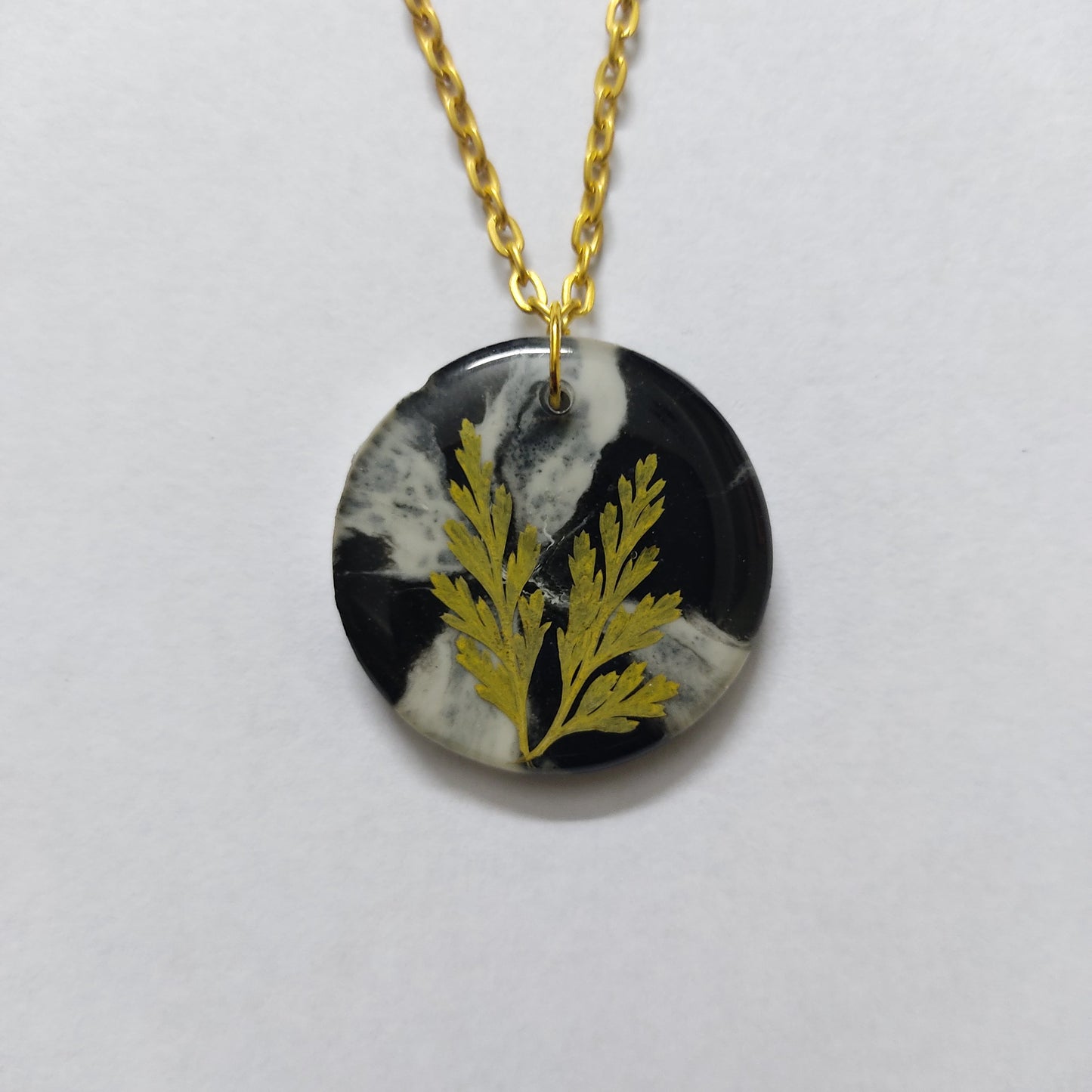 Resin Pendant - RSC024