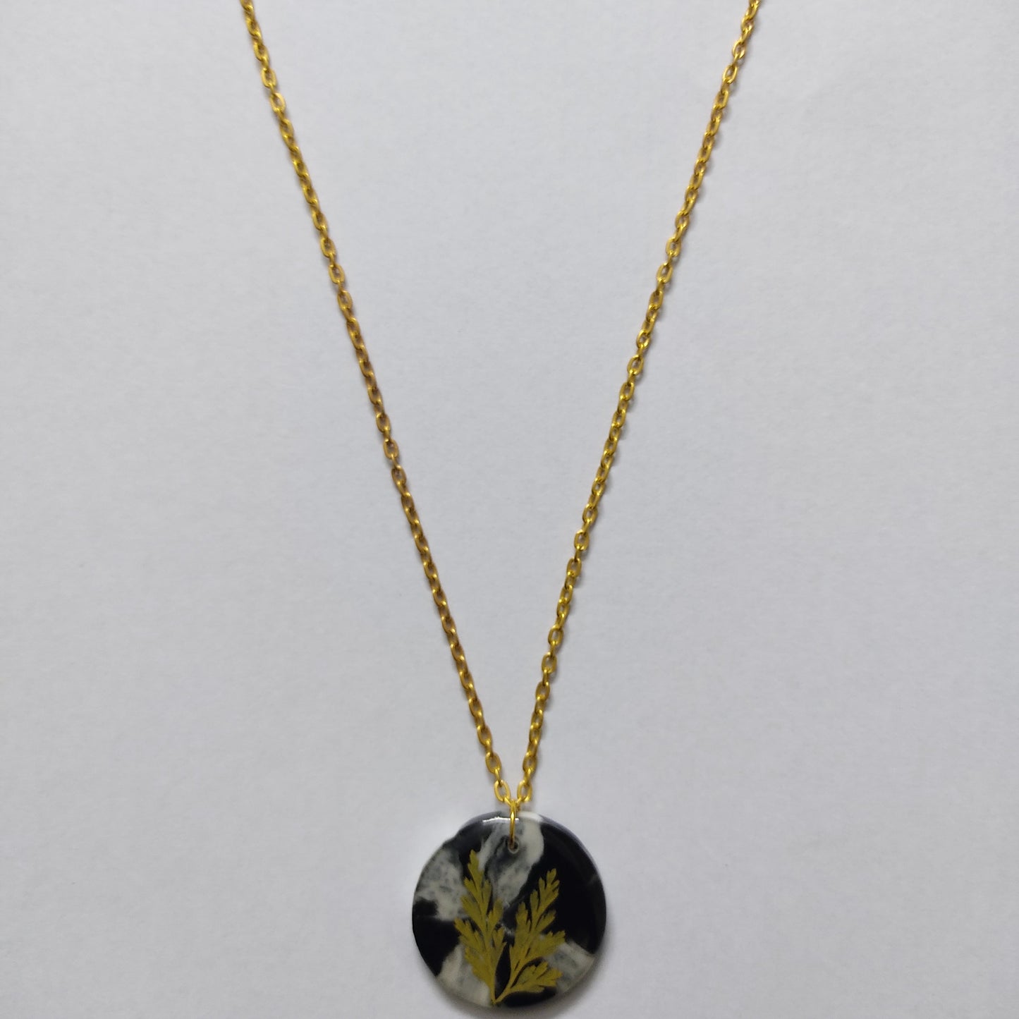Resin Pendant - RSC024