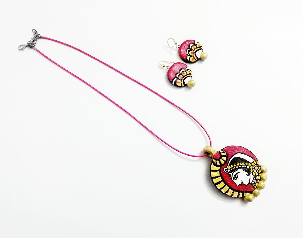 Crimson Queen Double Side Art Jewel-SAJ016 Painted jewellery set of lady for regular use.