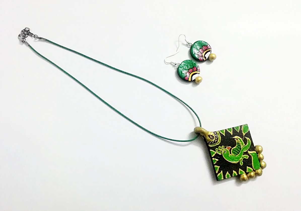 Pretty Parakeet Double Side Art Jewel-SAJ018 Green coloured parrot painted jewellery set