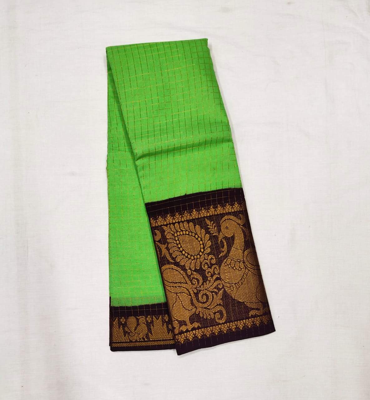Spring Green with Black Madurai Sungudi Saree with Large Border