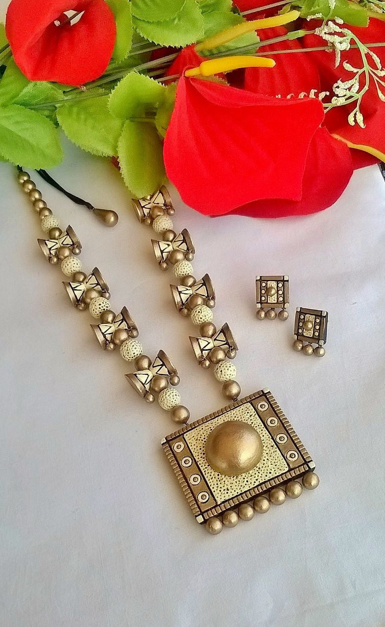 Traditional-Beauty Terracotta Jewellery Set