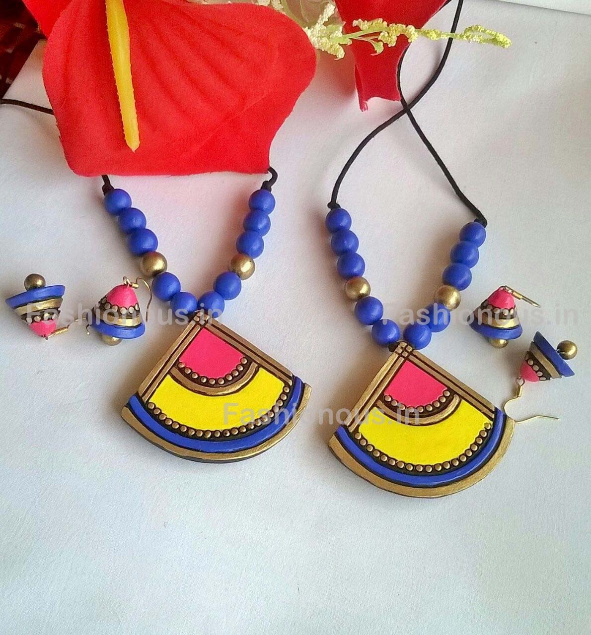 Tricolor Quarter Circle Shaped Terracotta Pendant Set-TJS-056