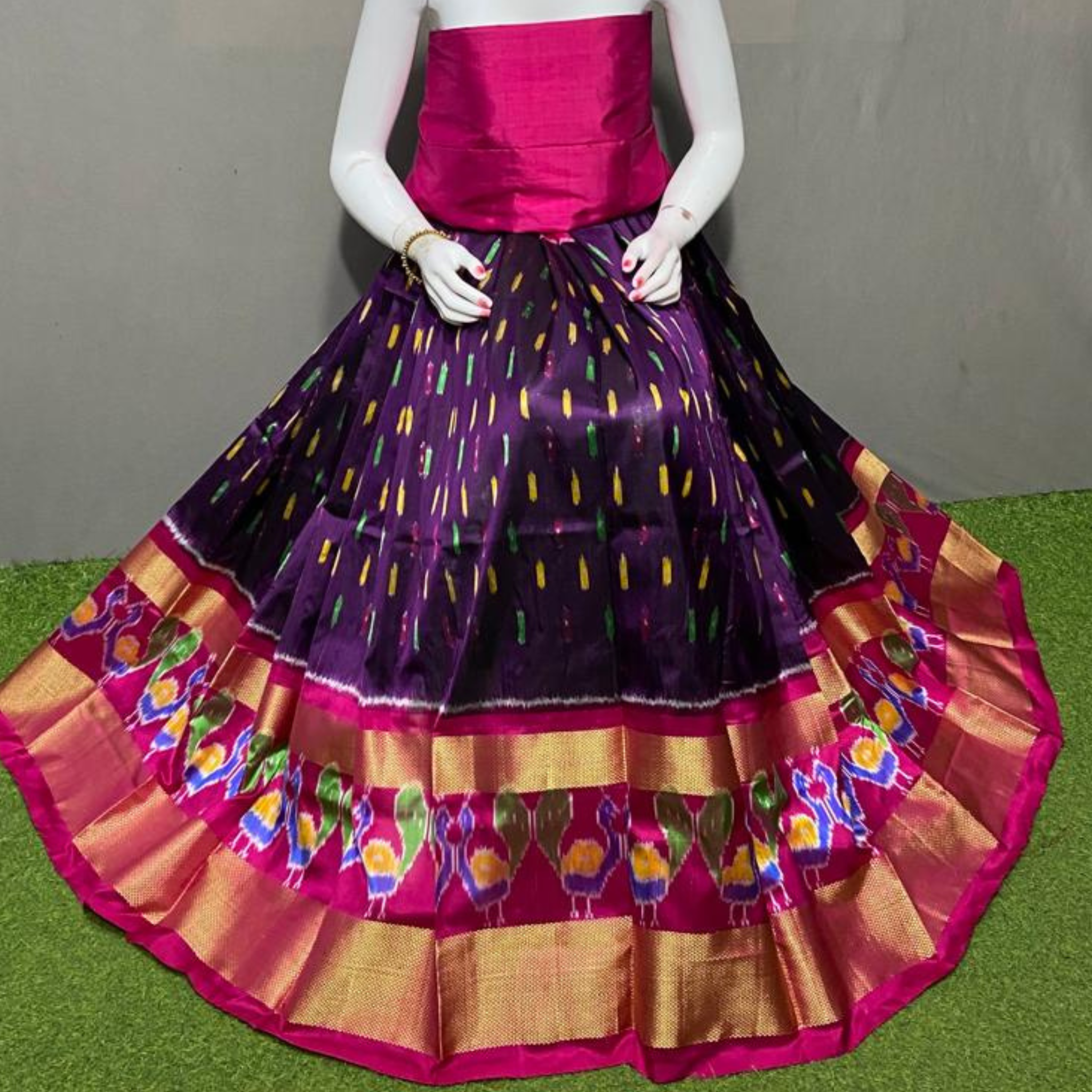 Buy Krishna Fashion Online Women's Net Unstitched Lehenga Choli (Off-White  & Red) at Amazon.in