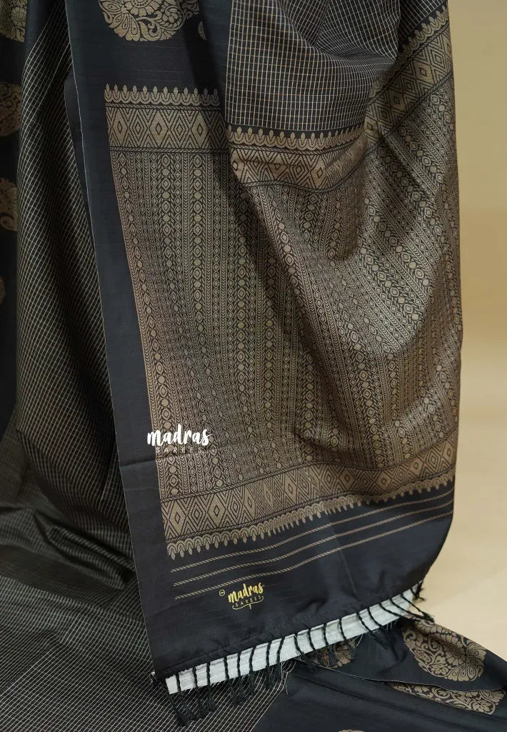 Black - Yamini paper silk blend mango border and sirukattam body Saree