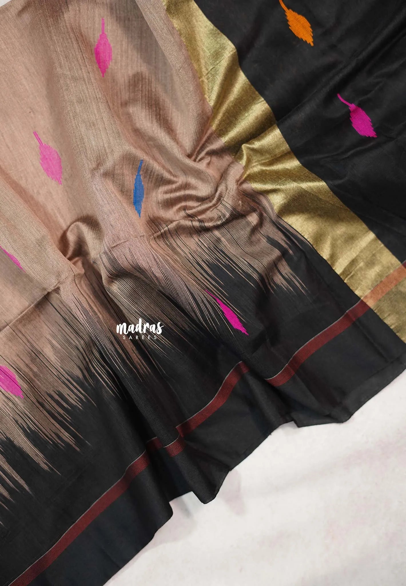 Maheswari - lightweight cotton silk Saree with border - Soft Amber (assorted buttas)