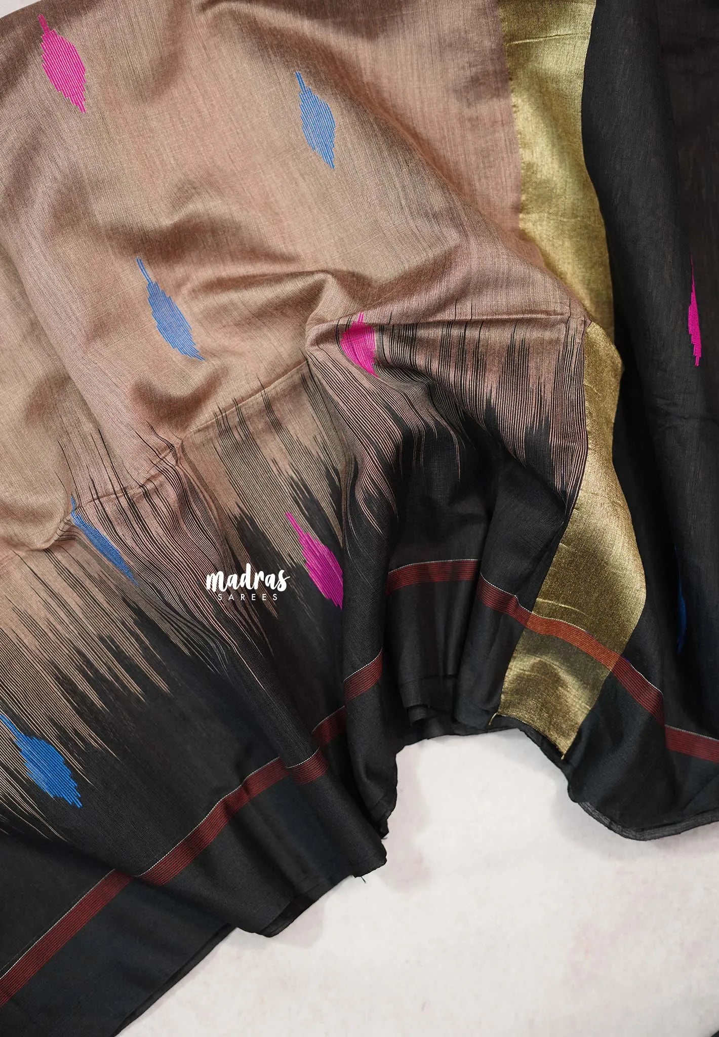 Maheswari - lightweight cotton silk Saree with border - Soft Amber (assorted buttas)