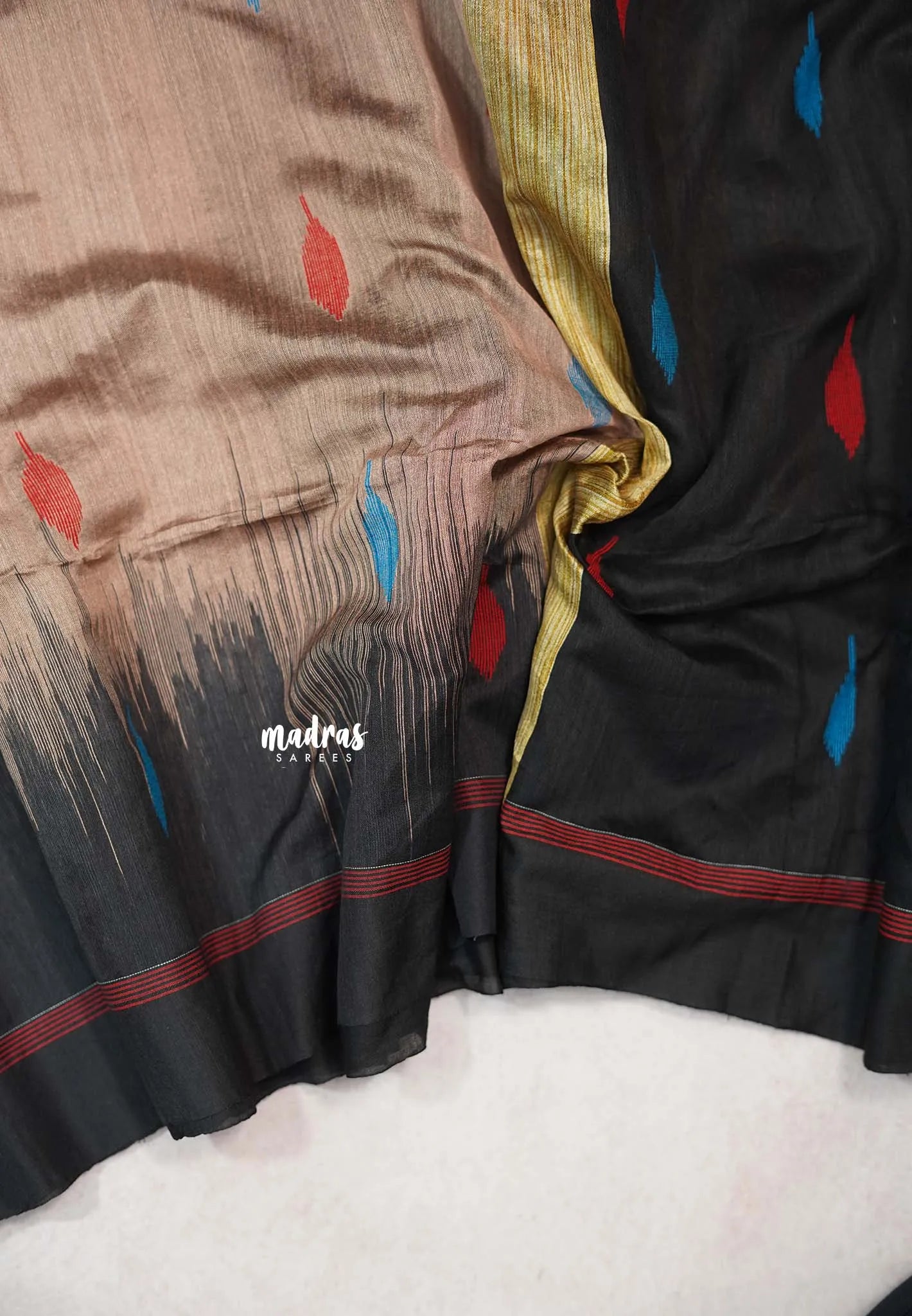 Maheswari - lightweight cotton silk Saree with border - Soft Amber (assorted buttas)