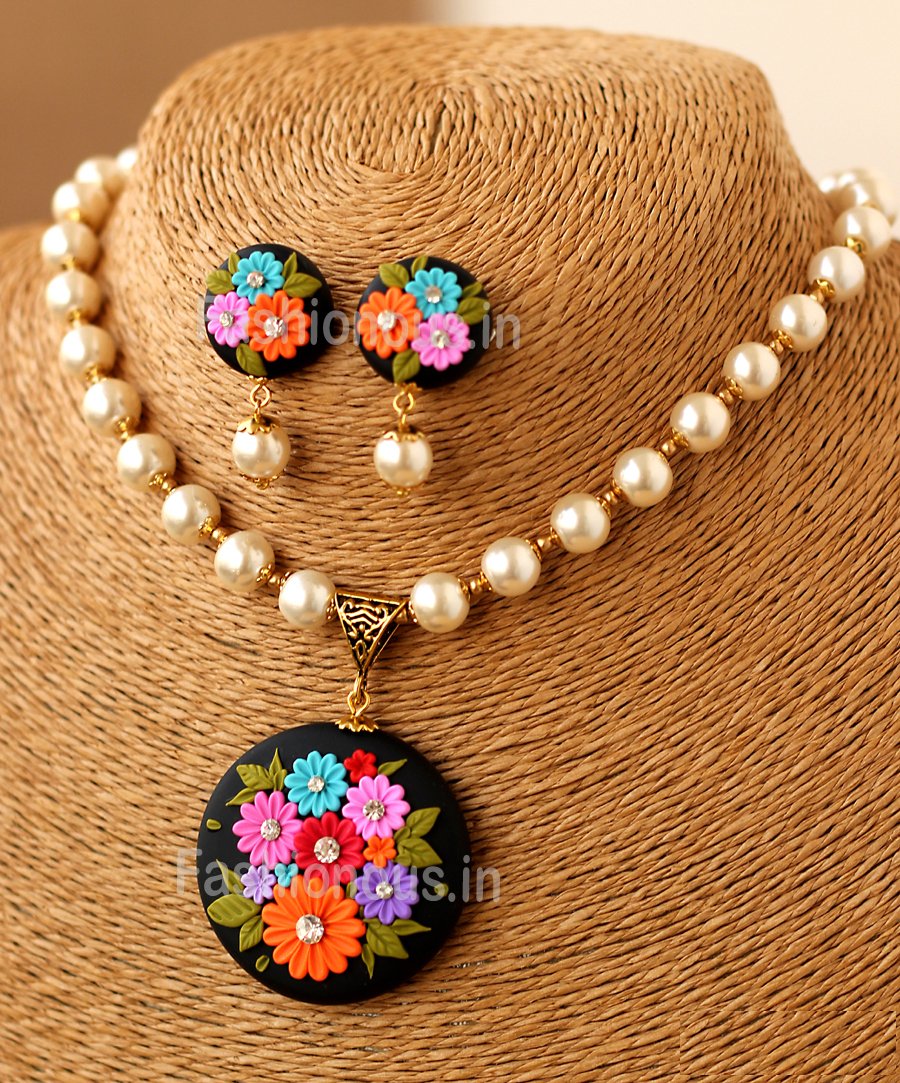 Black Muti Floral Pendant with Glass Pearls and Earrings-ZAPCNS-045