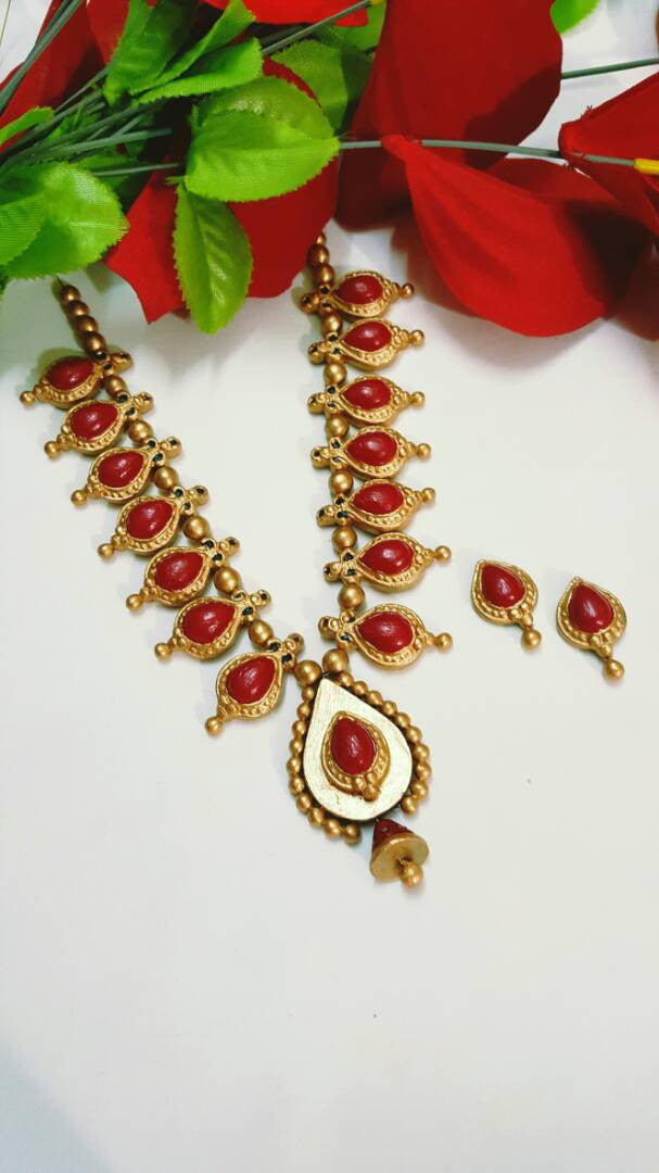 Golden and Red Droplet Pendant Terracotta Jewellery Set
