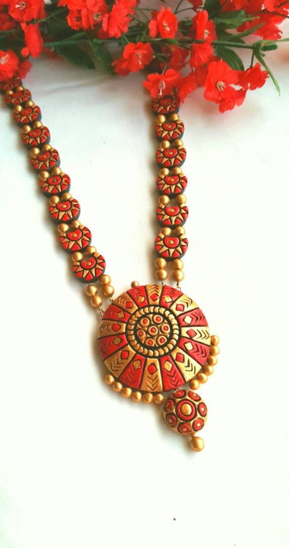 Golden and RoseBerry Loop Rounded Pendant Terracotta Jewellery Set
